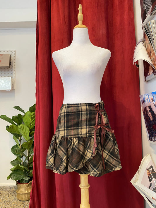 Mini ruffled checkered skirt with bow details
