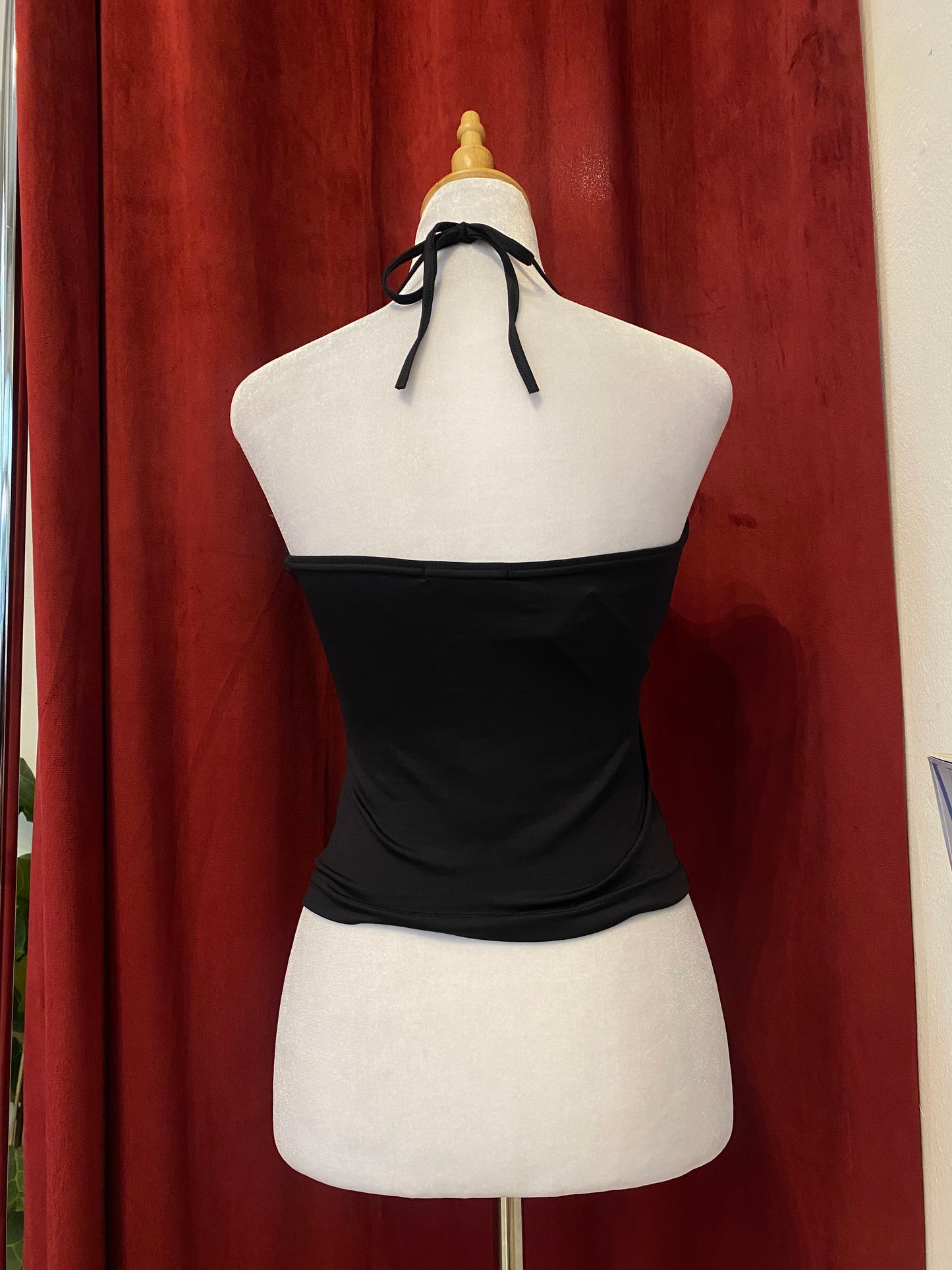 Black graphic halter top 🖤