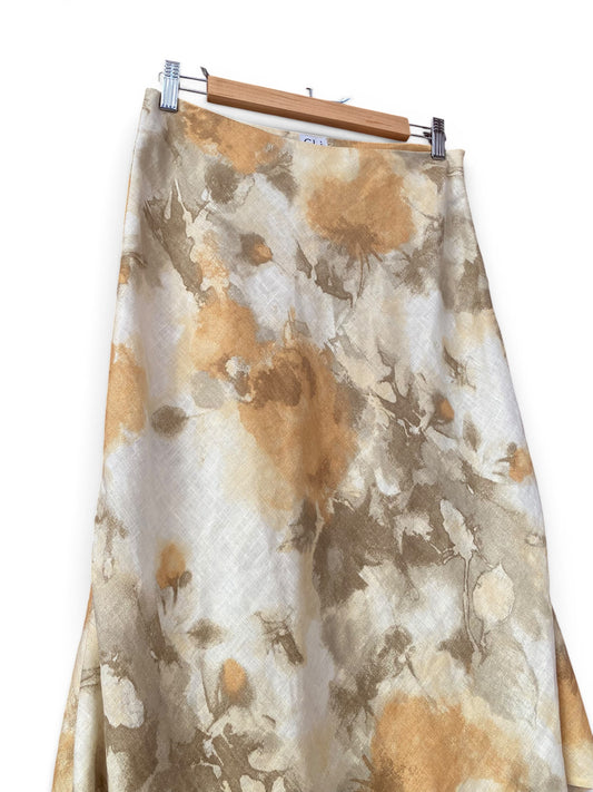 It’s a linen skirt summer 🤍