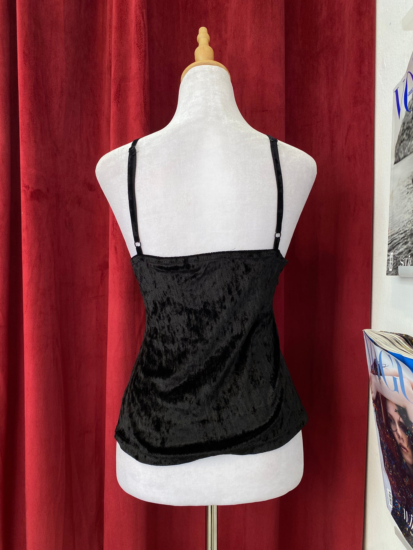 Black velvet top with bow and lace details 🖤