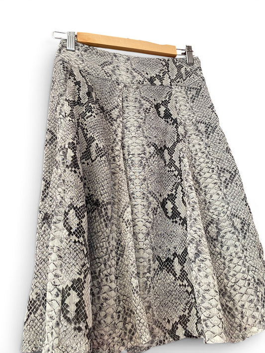 The snake print skirt 🐍