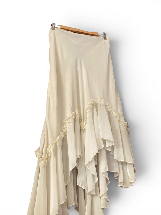 The most dreamy white skirt 🤍