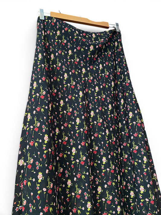 The perfect floral black skirt 💐