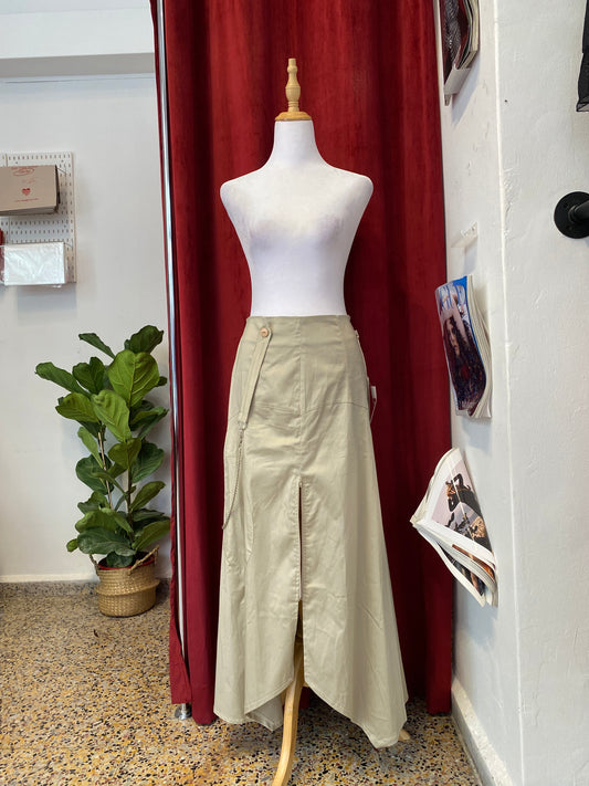 Brand new beige cargo skirt with zipper details