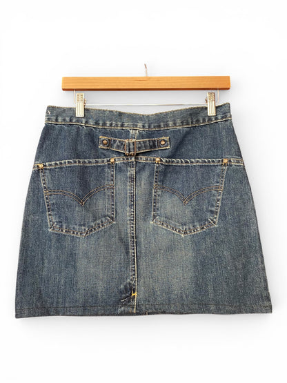 90s Levi’s longer mini skirt 🌊