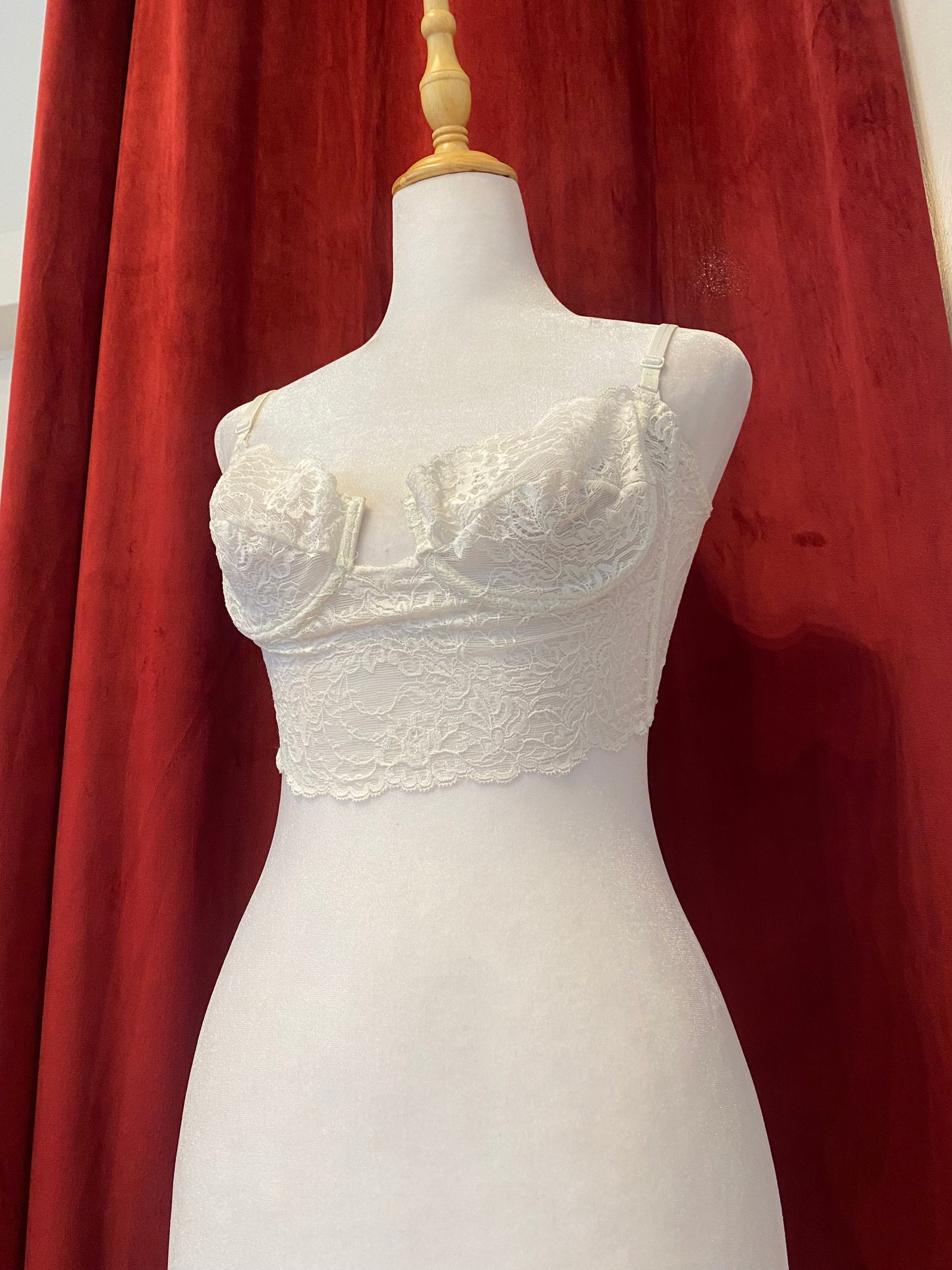White dreamy  lace corset 🤍