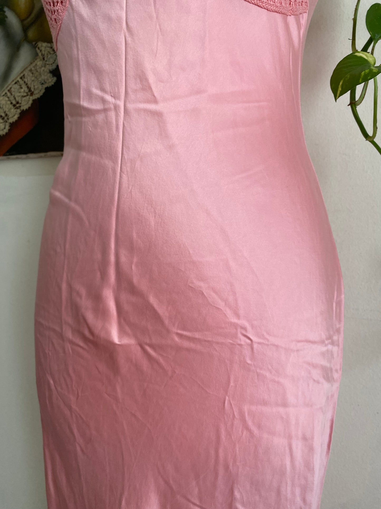 Dusty pink midi dress with crochet details