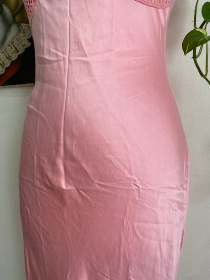 Dusty pink midi dress with crochet details