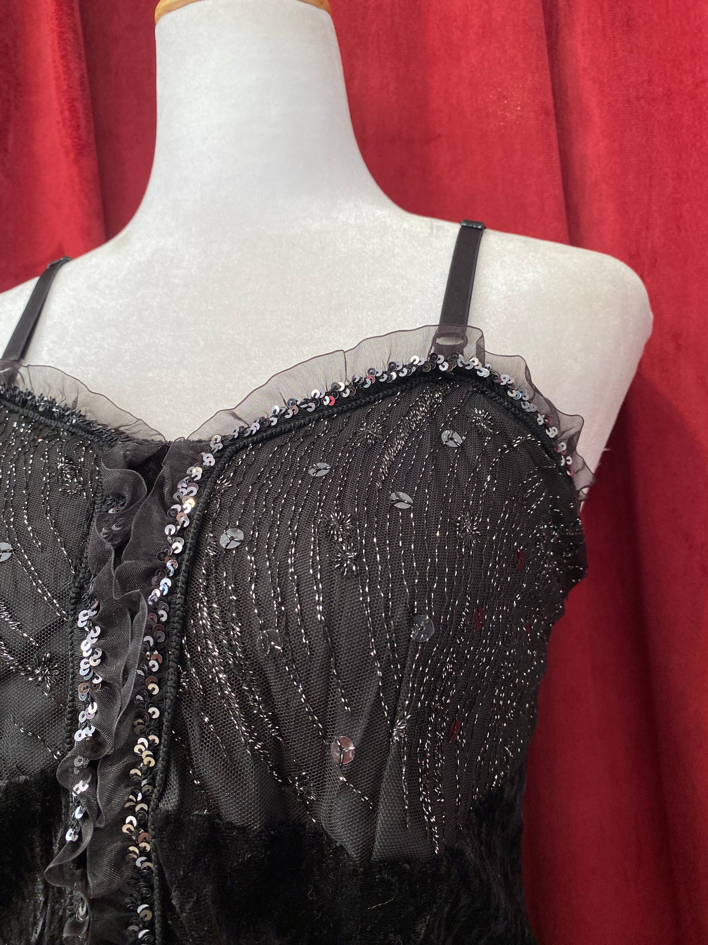 Black y2k velvet sequin top ♟️