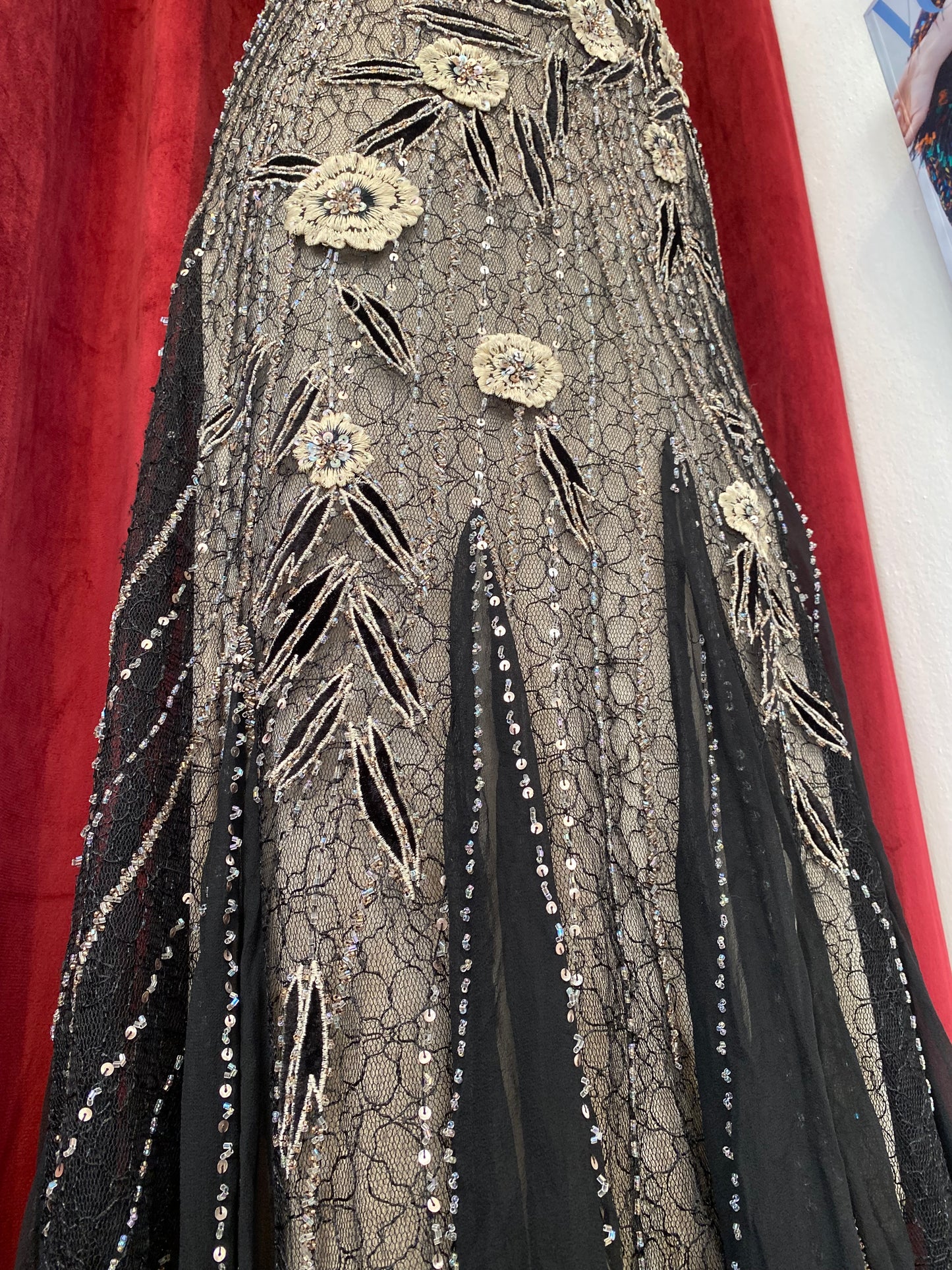 Lace brand new handcrafted gown with floral embellishments 🤍