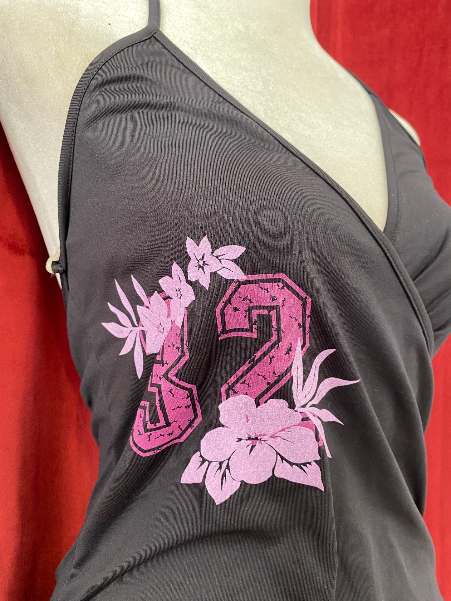 Black Y2K graphic top ✨