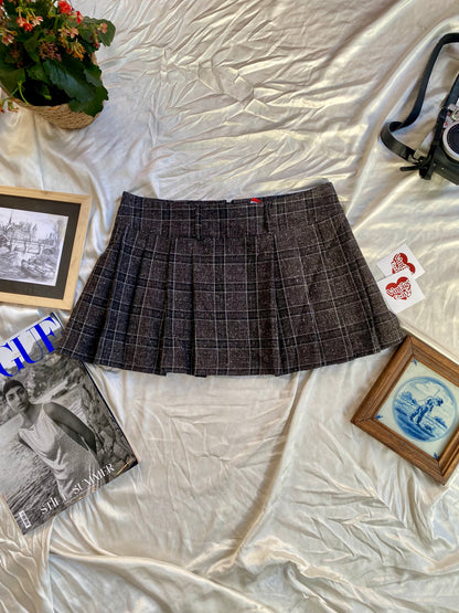 Mini pleated grey skirt