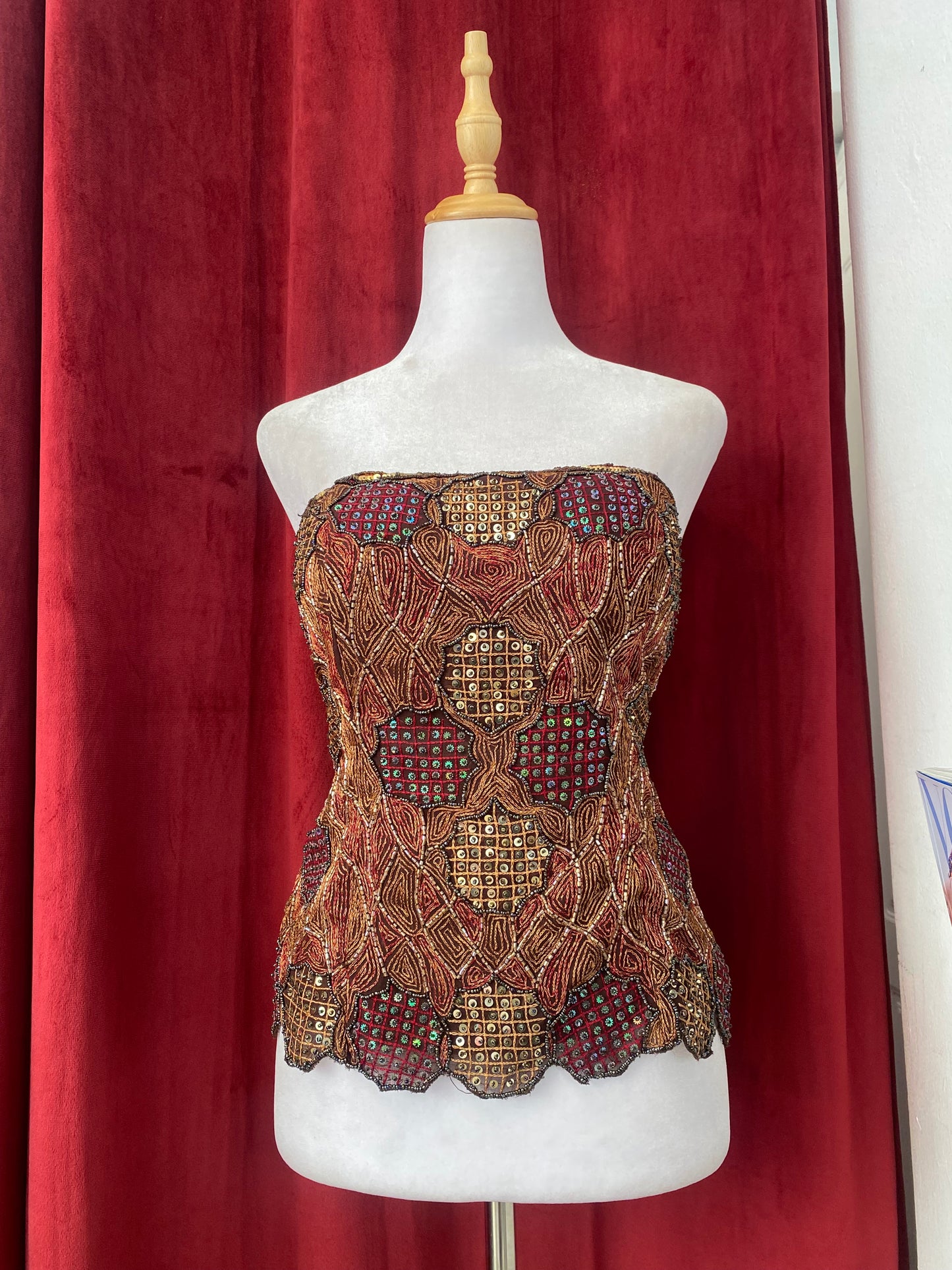 100% silk handbeaded corset ✨