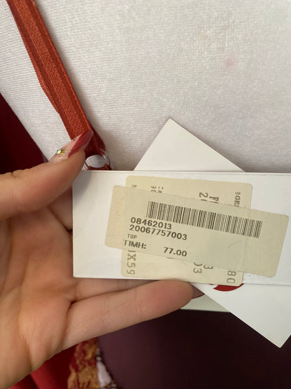 Burgundy top with gold lace ✨