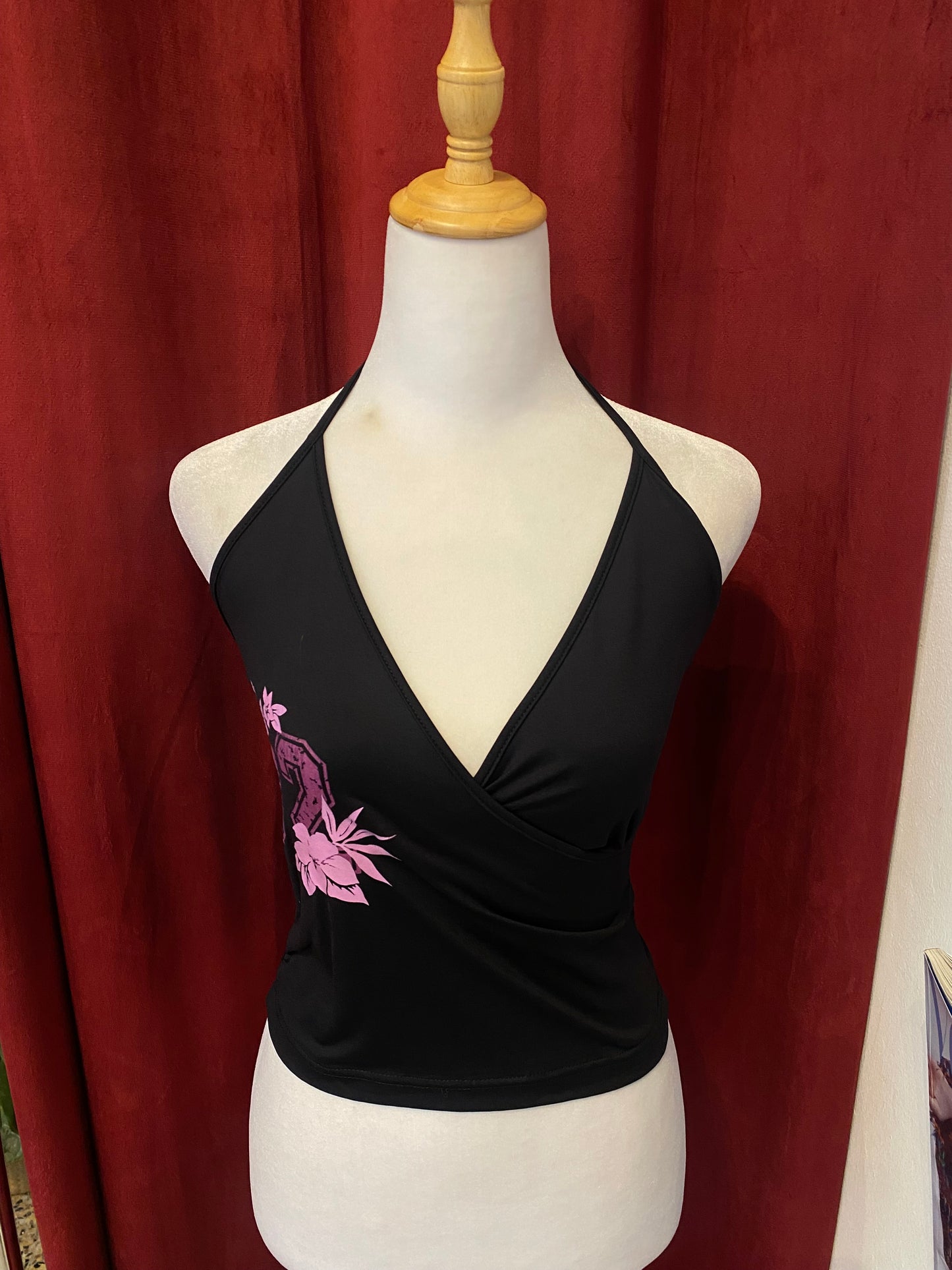 Black graphic halter top 🖤