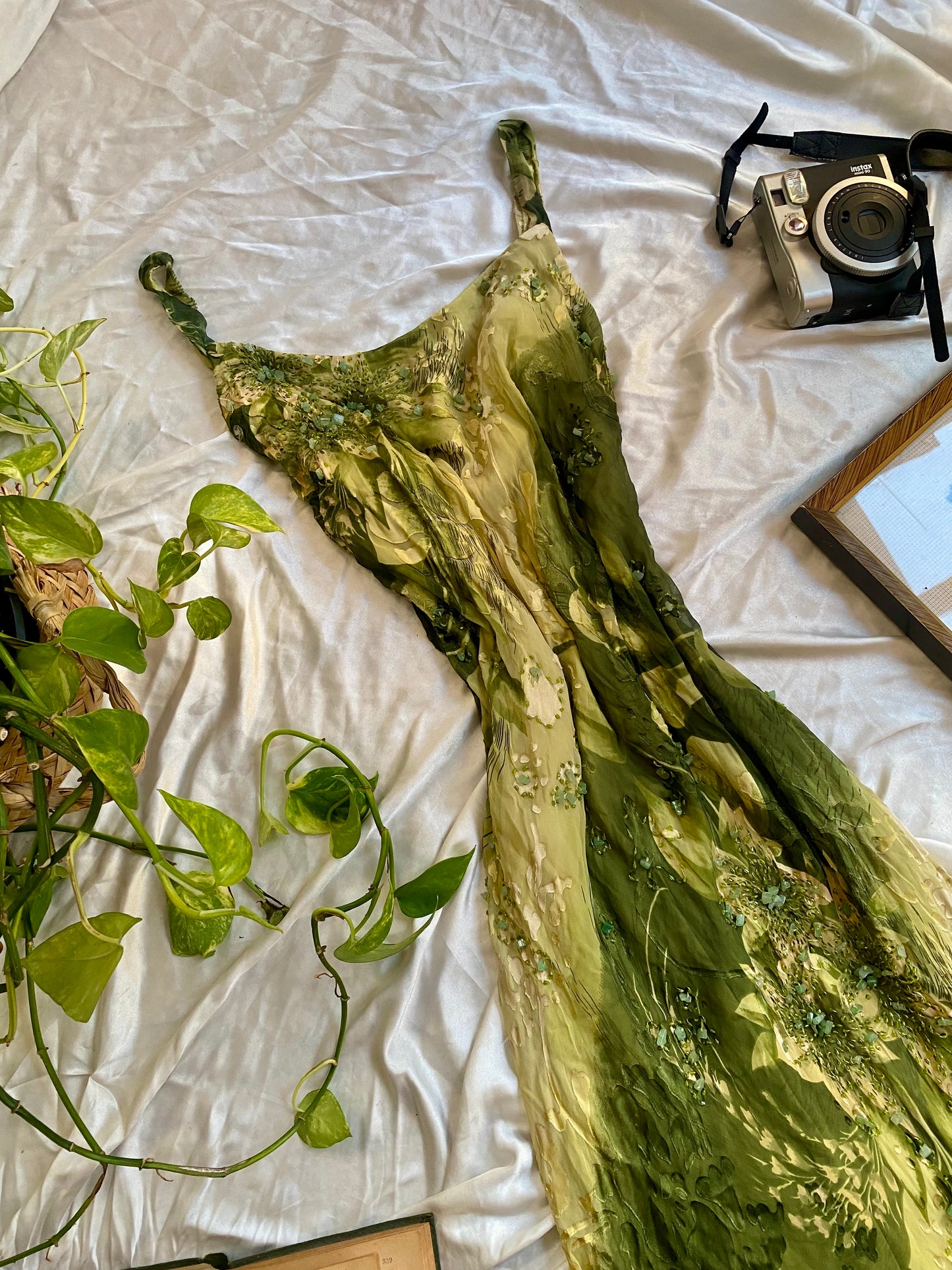 100% silk green ethereaal gown