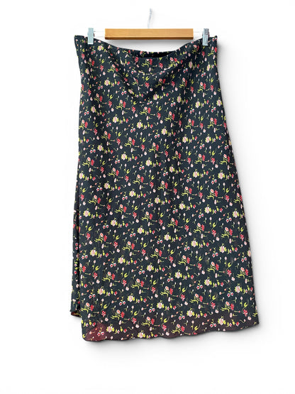 The perfect floral black skirt 💐