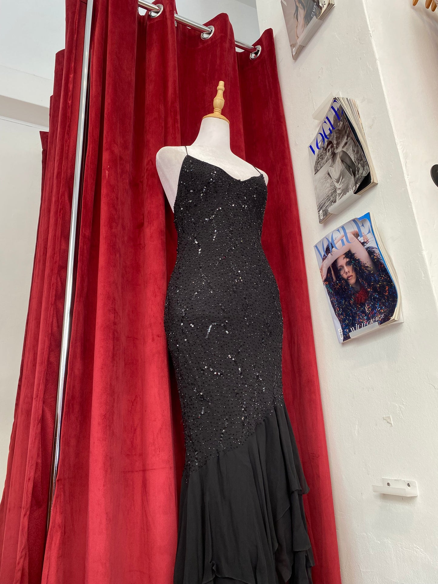 100% silk brand new handcrafted black gown with ruffled details ♟️