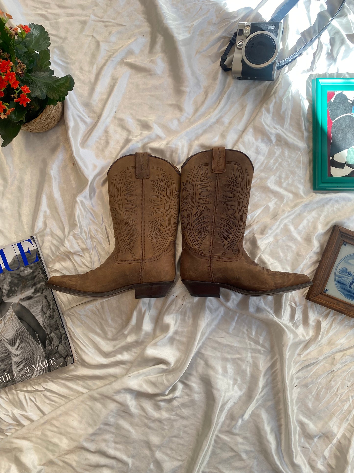 Suede brand new vintage brown cowboy boots