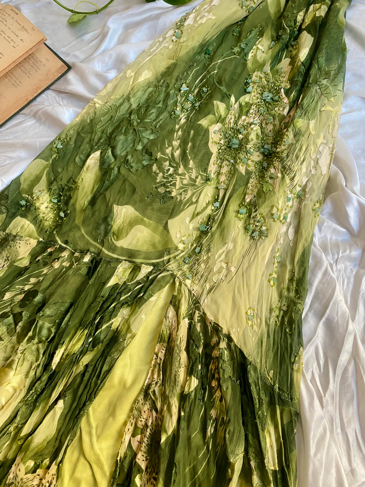 100% silk green ethereaal gown
