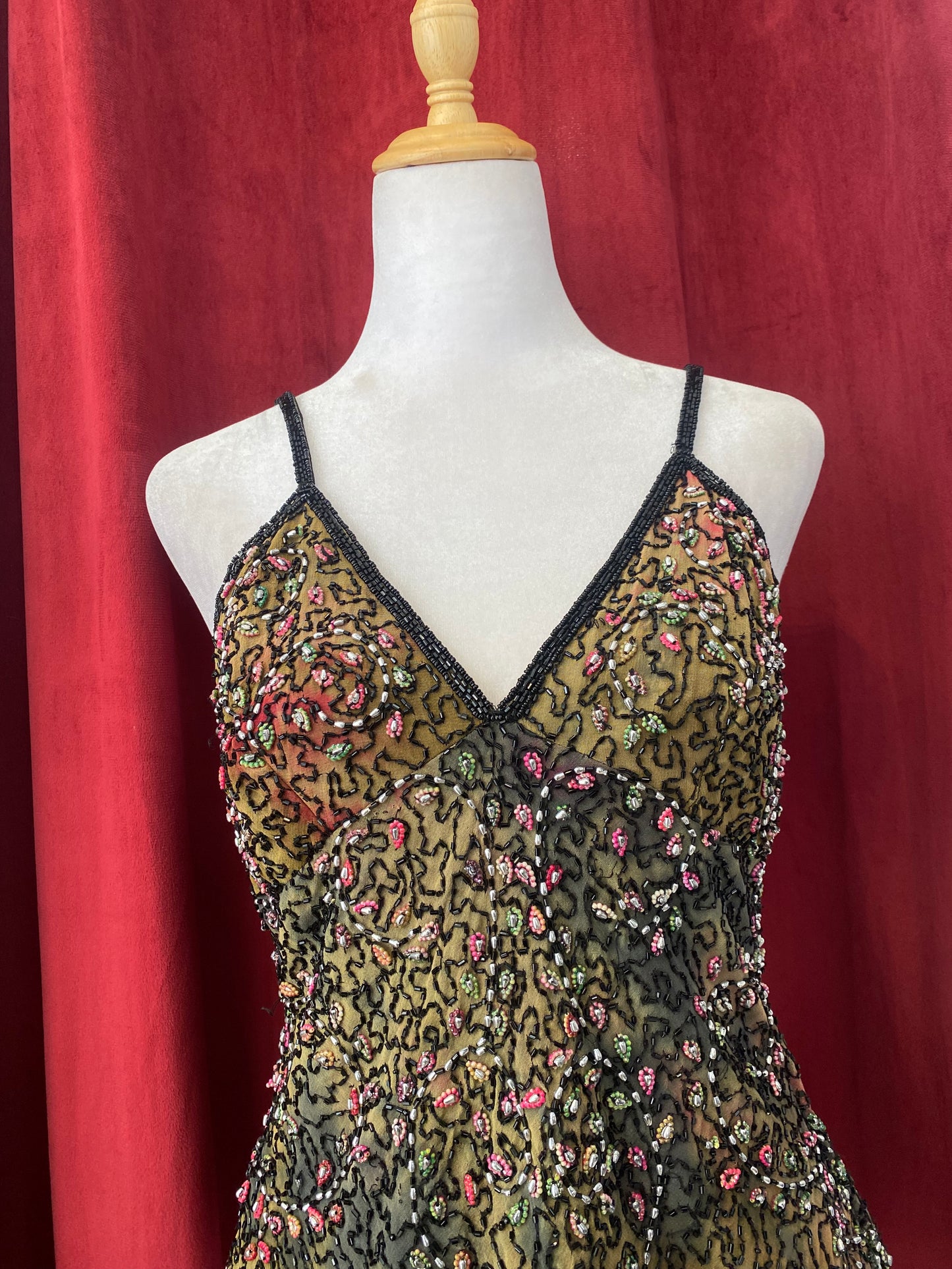 100% silk handbeaded top 🦚