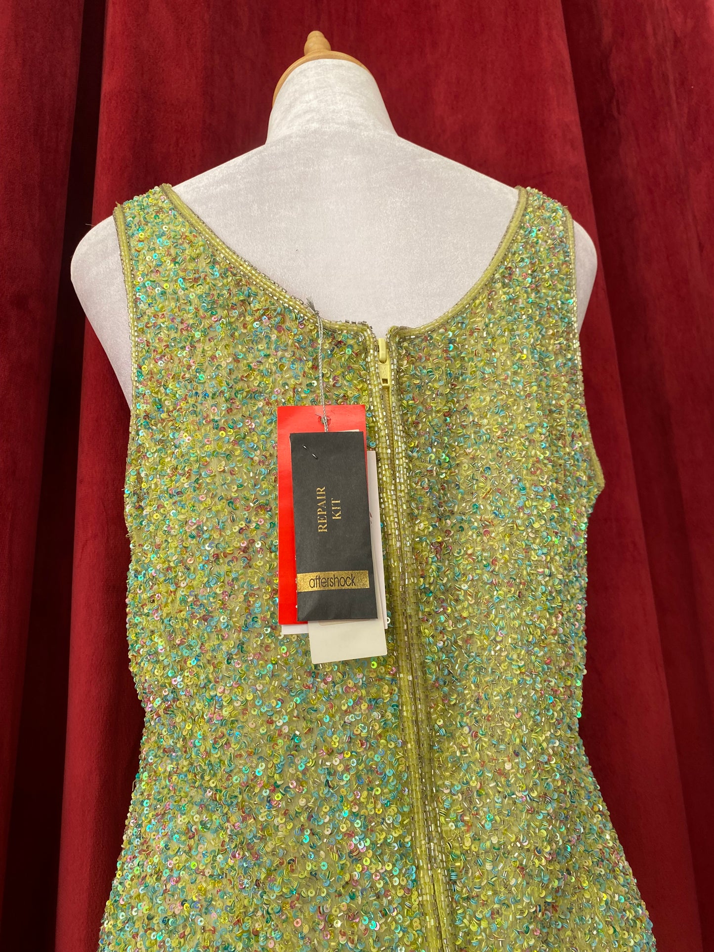 100% silk handbeaded green top 🧚