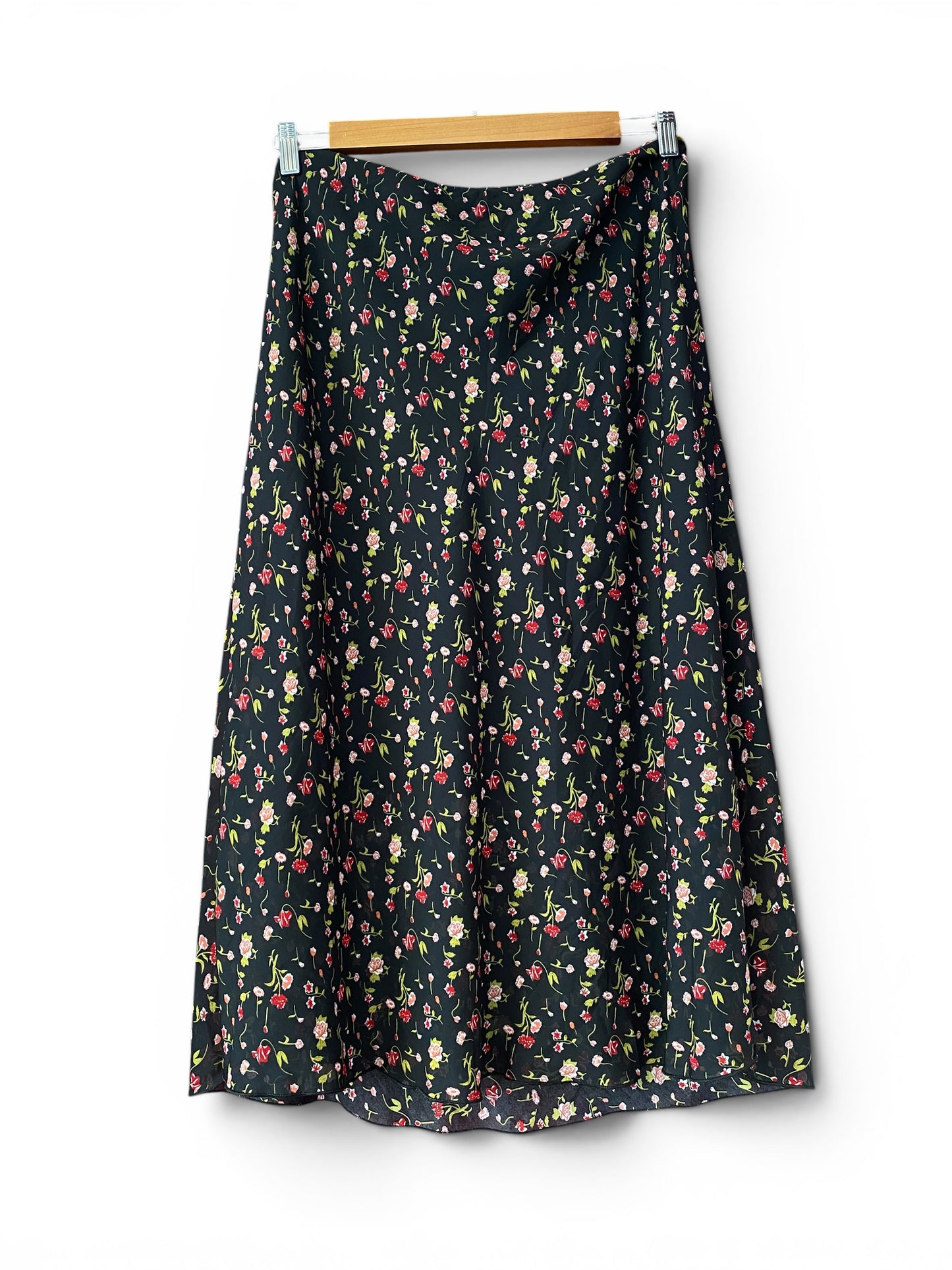 The perfect floral black skirt 💐