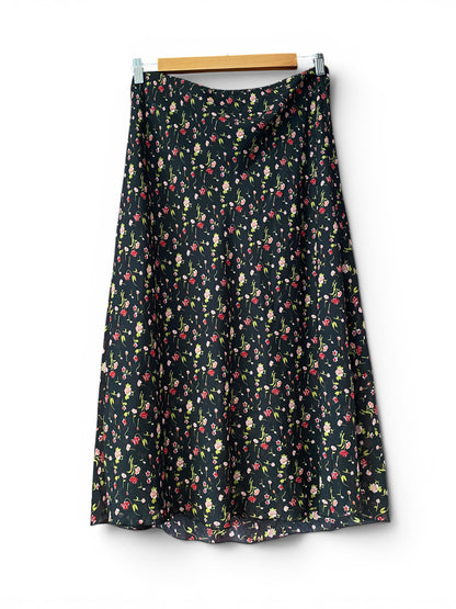 The perfect floral black skirt 💐