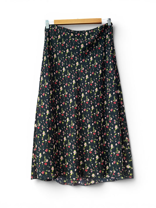 The perfect floral black skirt 💐