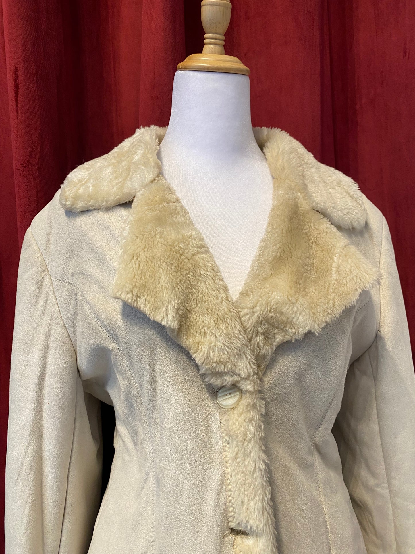 Long white winter coat with vegan fur