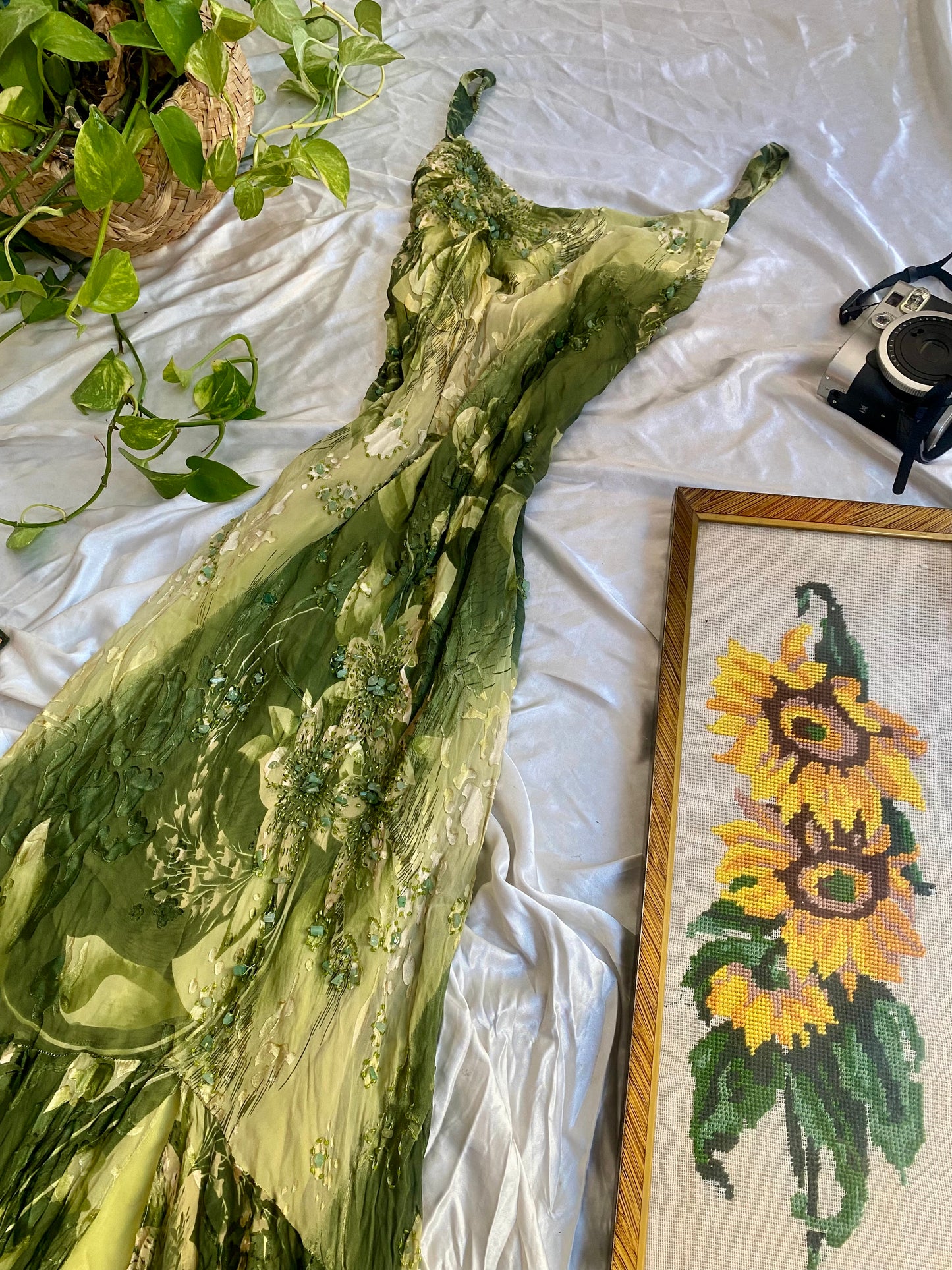 100% silk green ethereaal gown