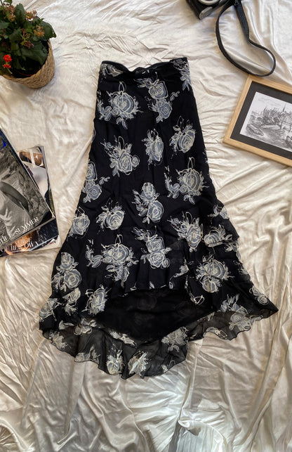 Midi ethereal floral skirt 🖤