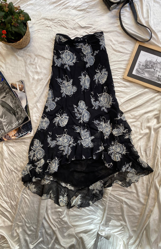 Midi ethereal floral skirt 🖤