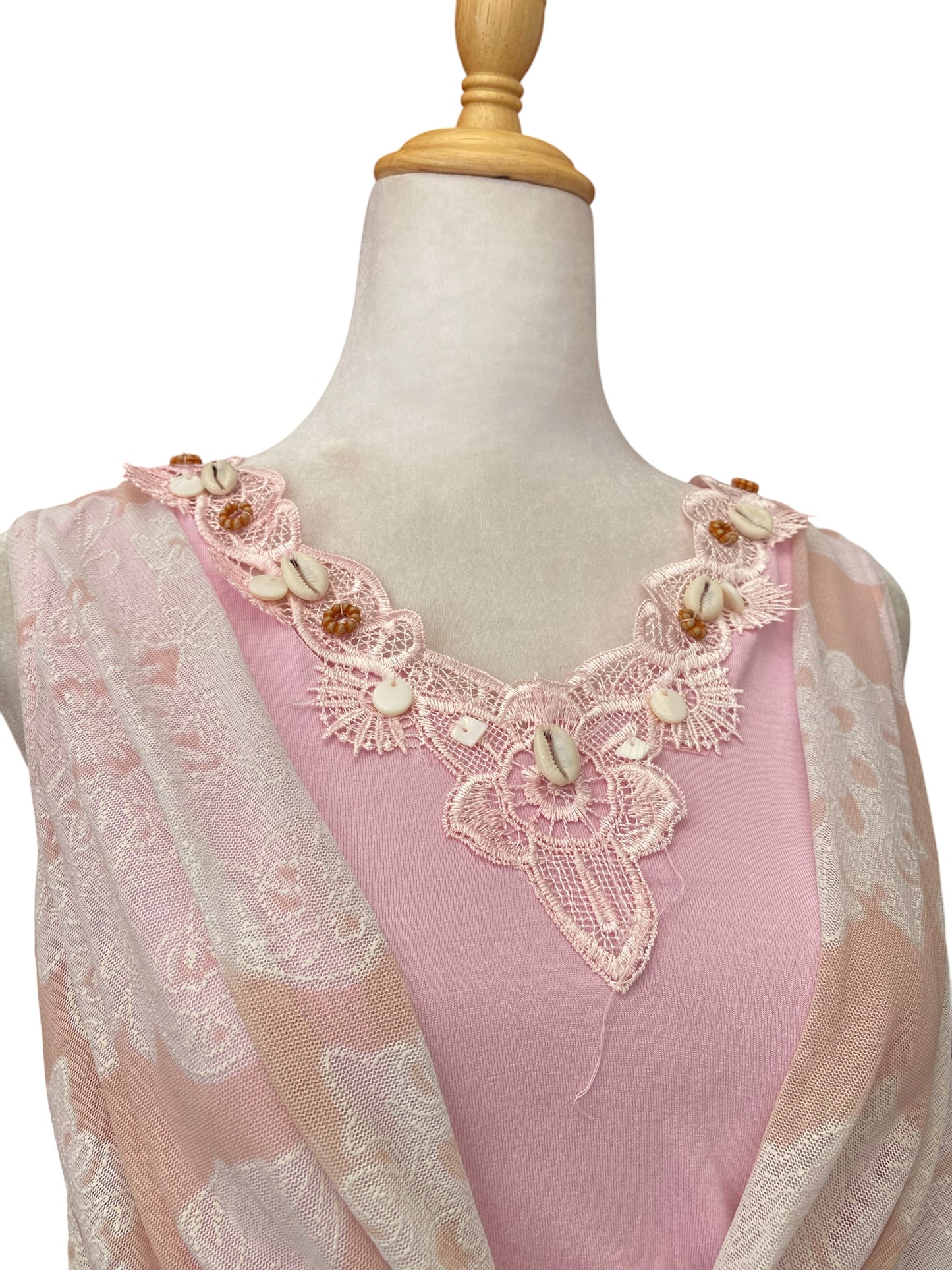 Pink rushed summer top with seashell details 🐚