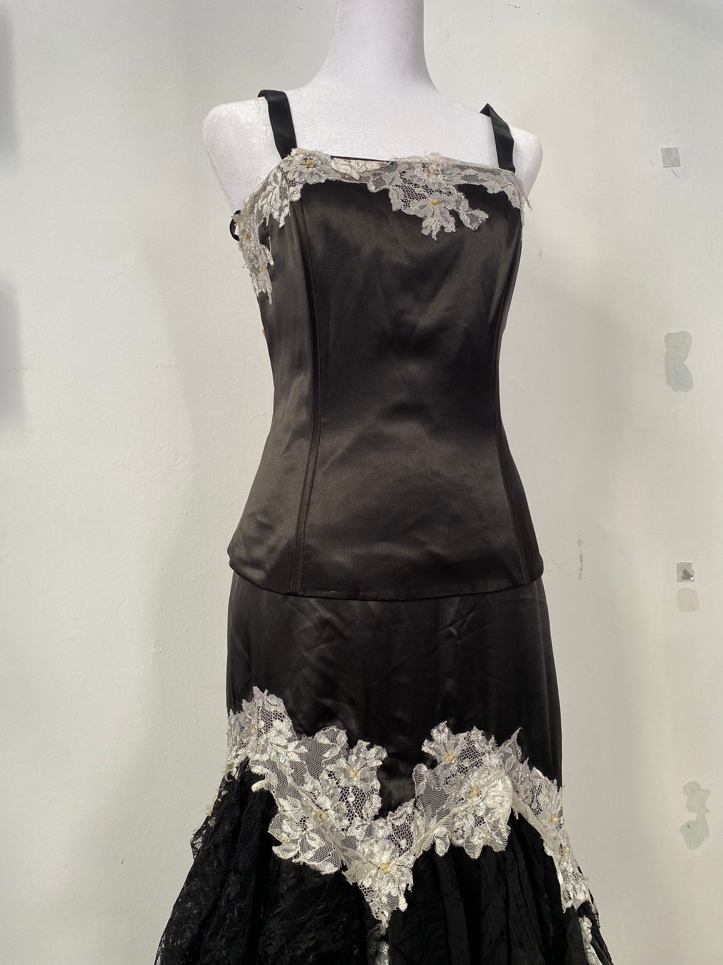 Brand new y2k set with ruffles and amazing lace details