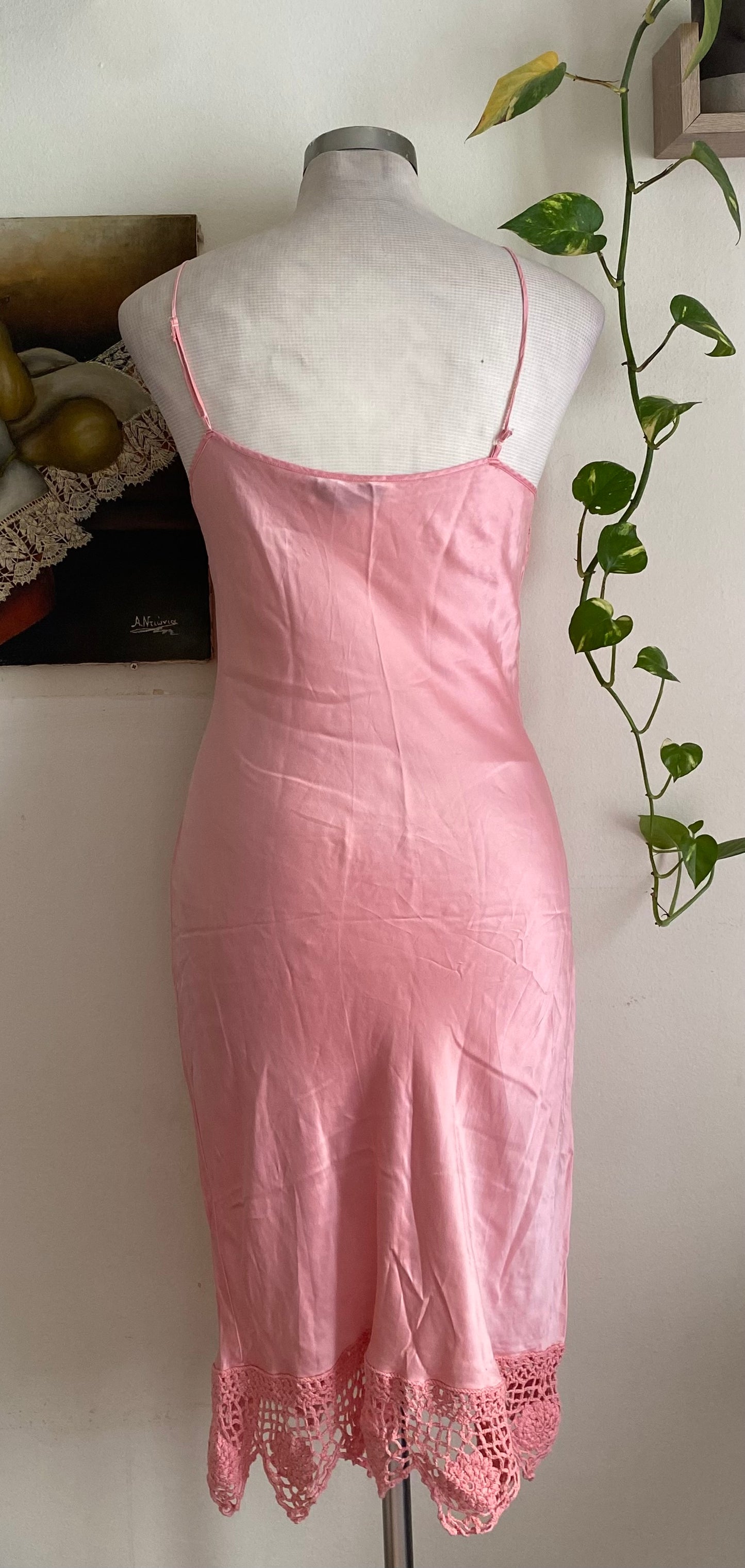 Dusty pink midi dress with crochet details