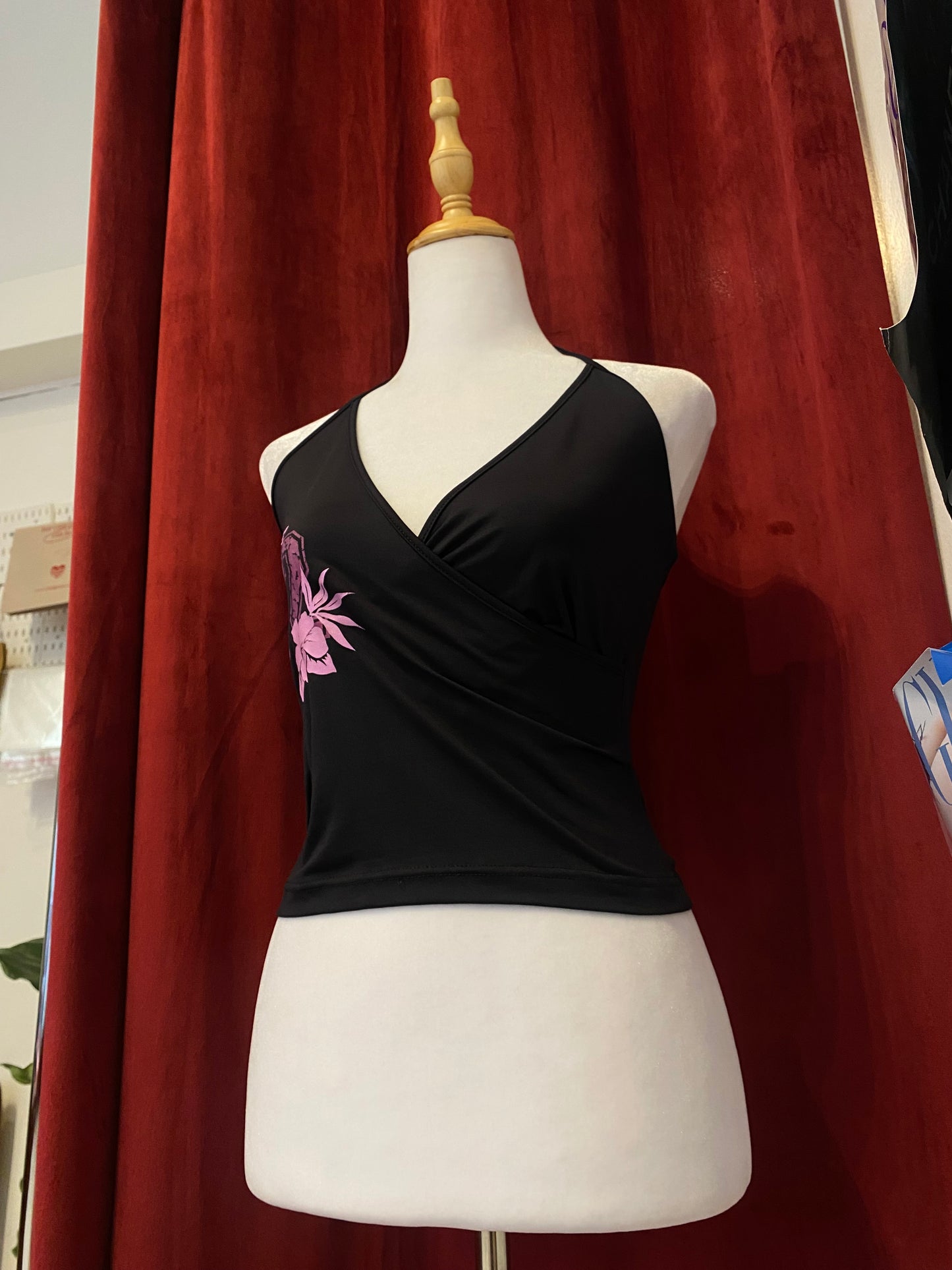 Black graphic halter top 🖤