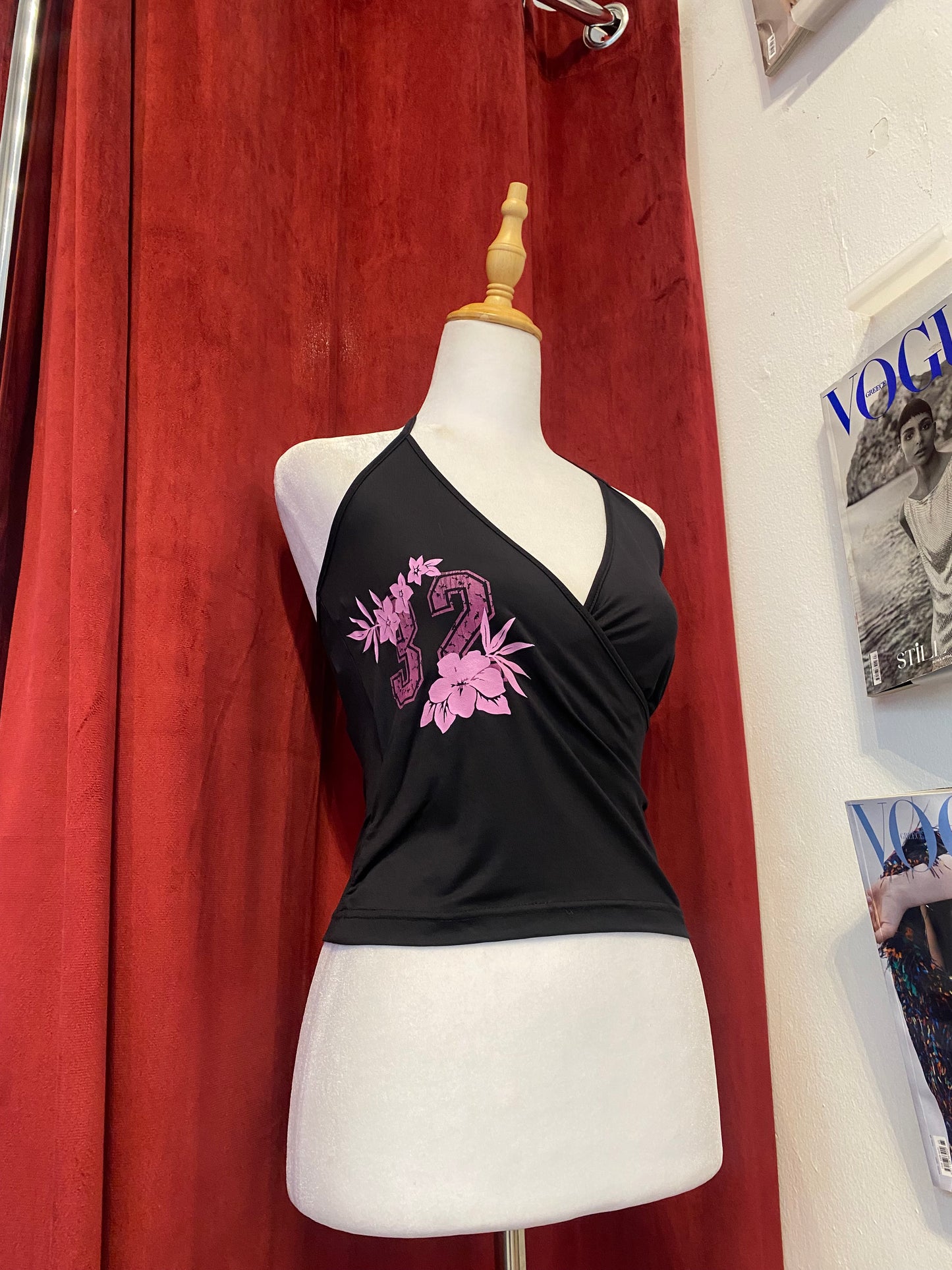 Black graphic halter top 🖤