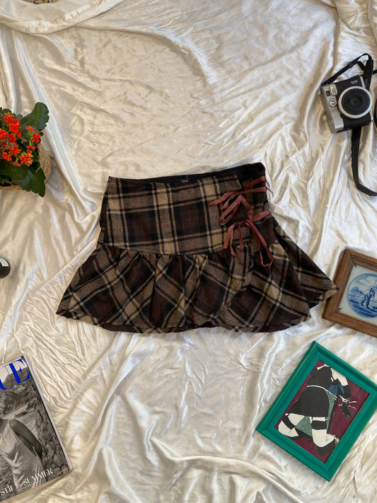 Mini ruffled checkered skirt with bow details