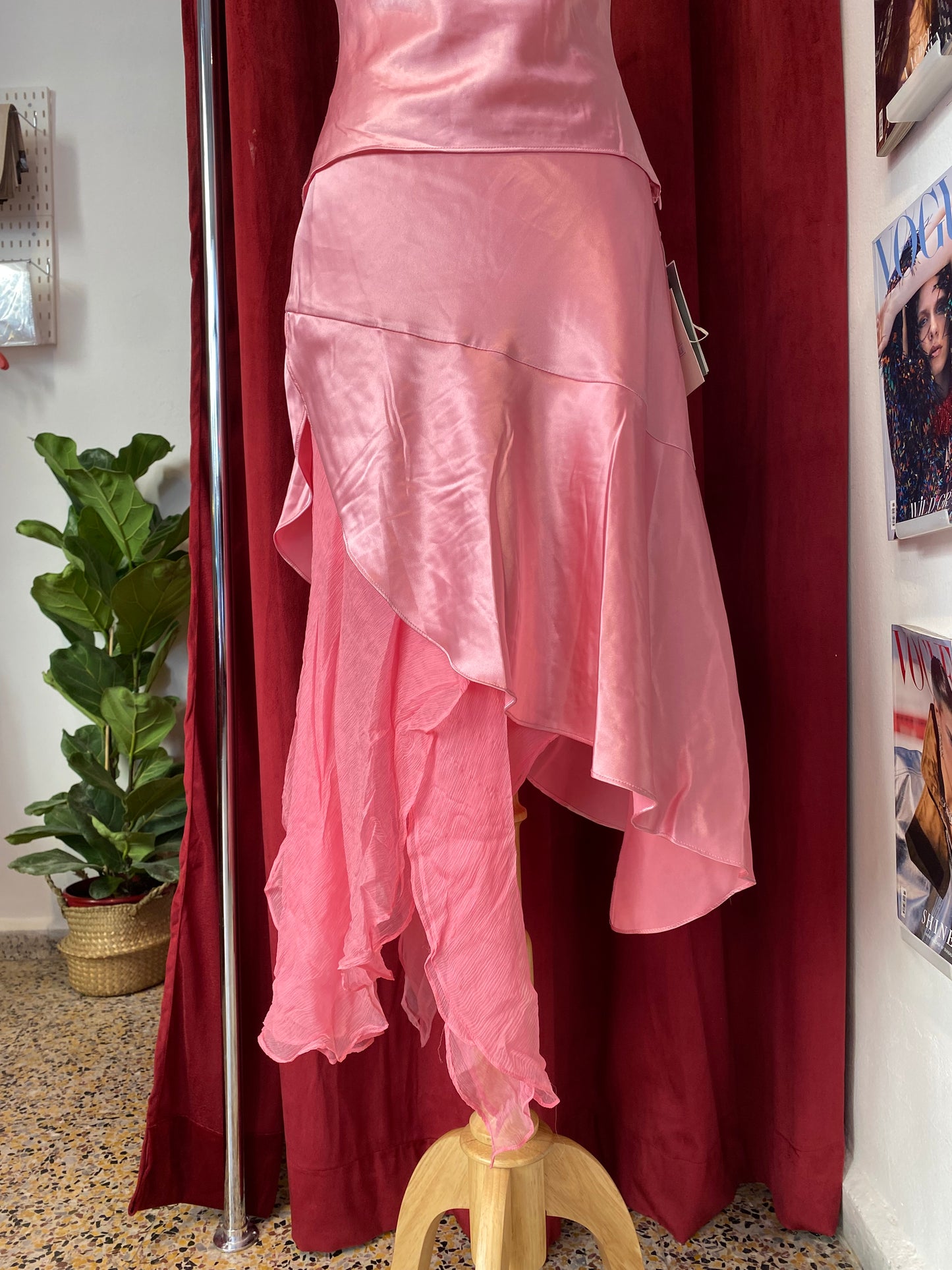 Brand new pink satin set with ruffled details