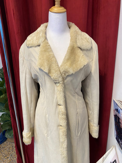 Long white winter coat with vegan fur