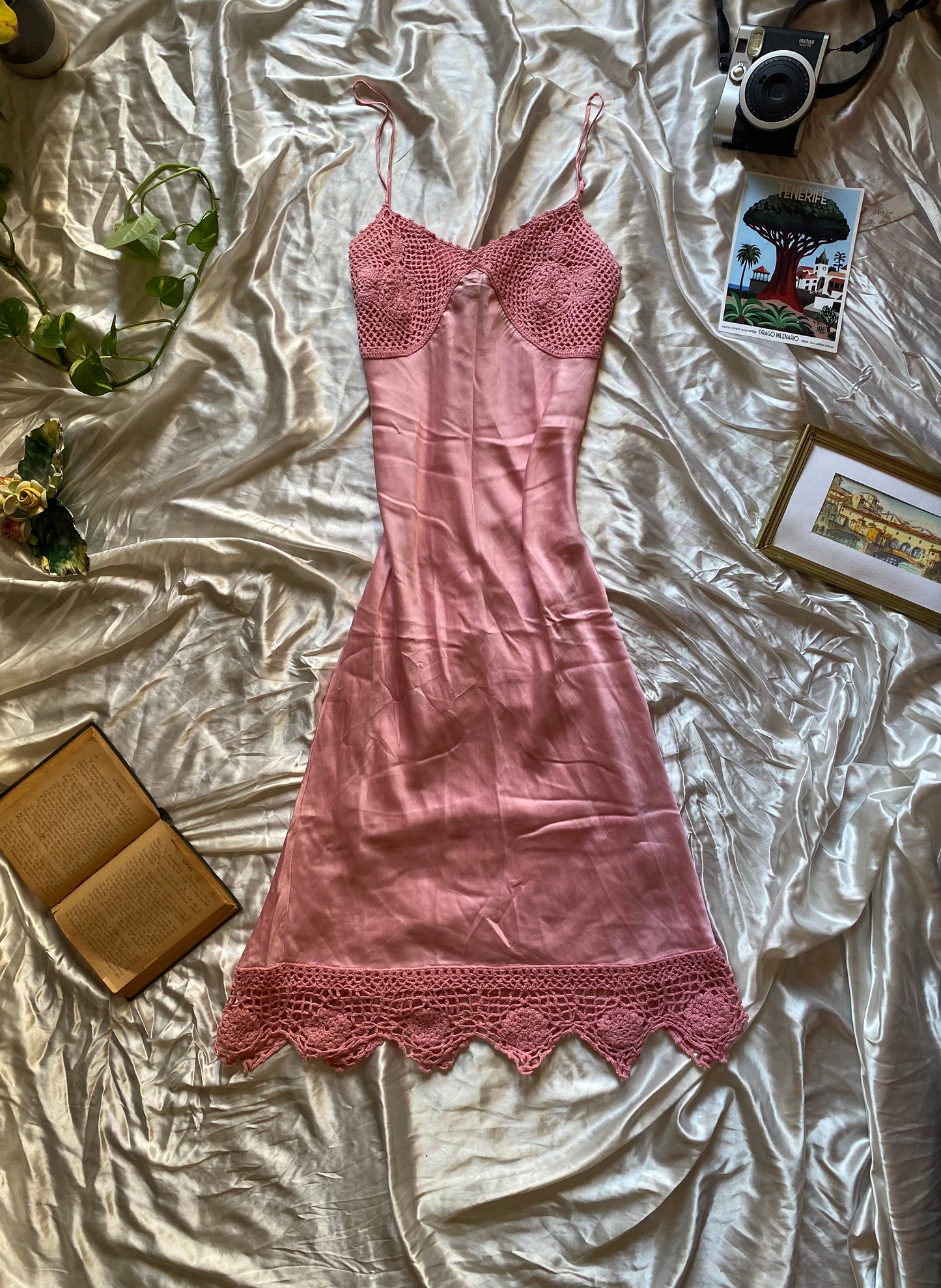 Dusty pink midi dress with crochet details