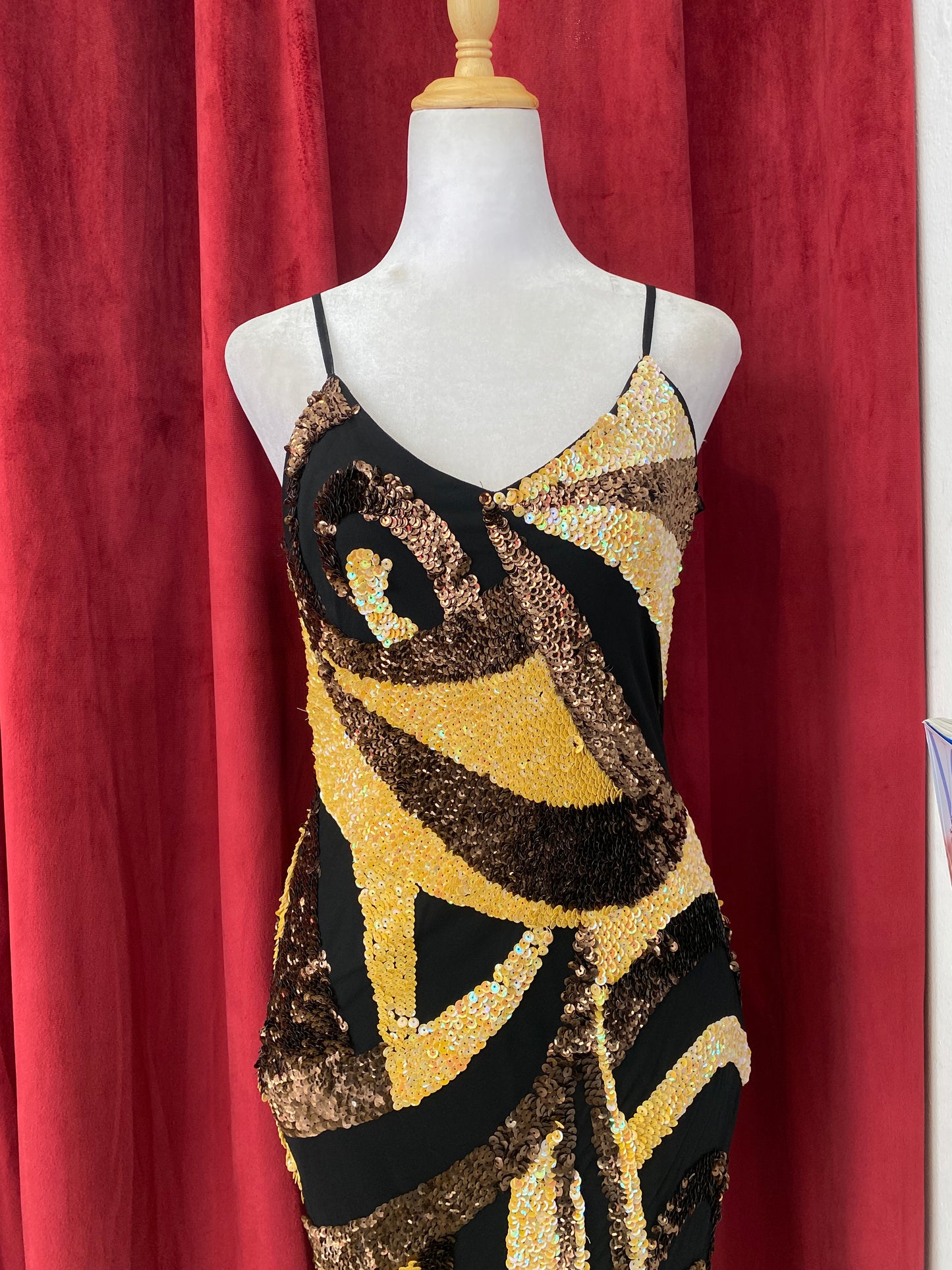 100% silk brand new handcrafted sequin multicoloured gown 🖤