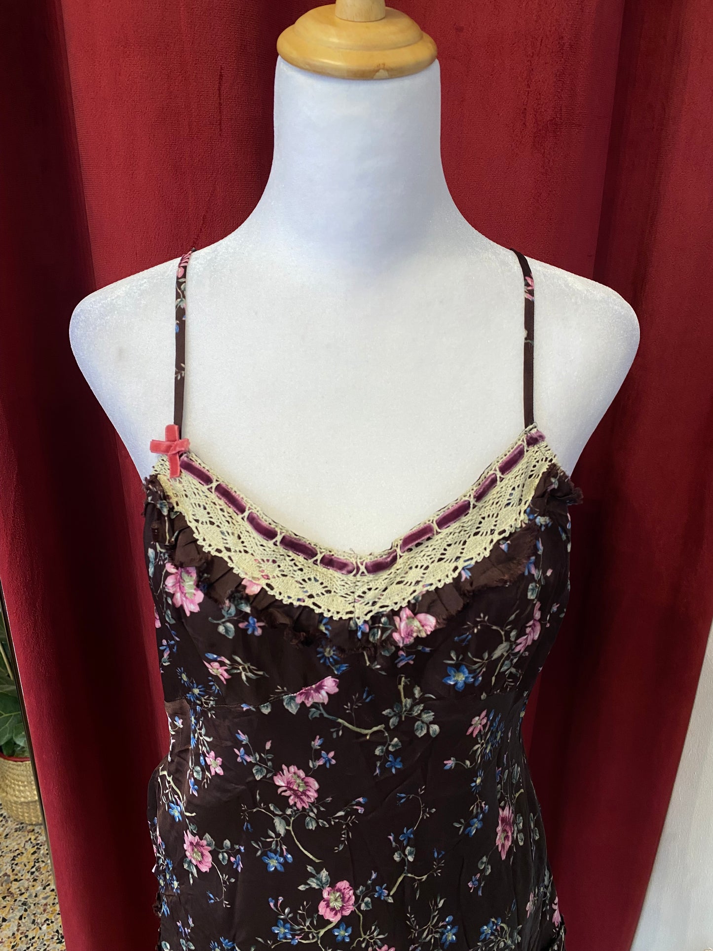 Vintage Benetton floral brown blouse with lace details