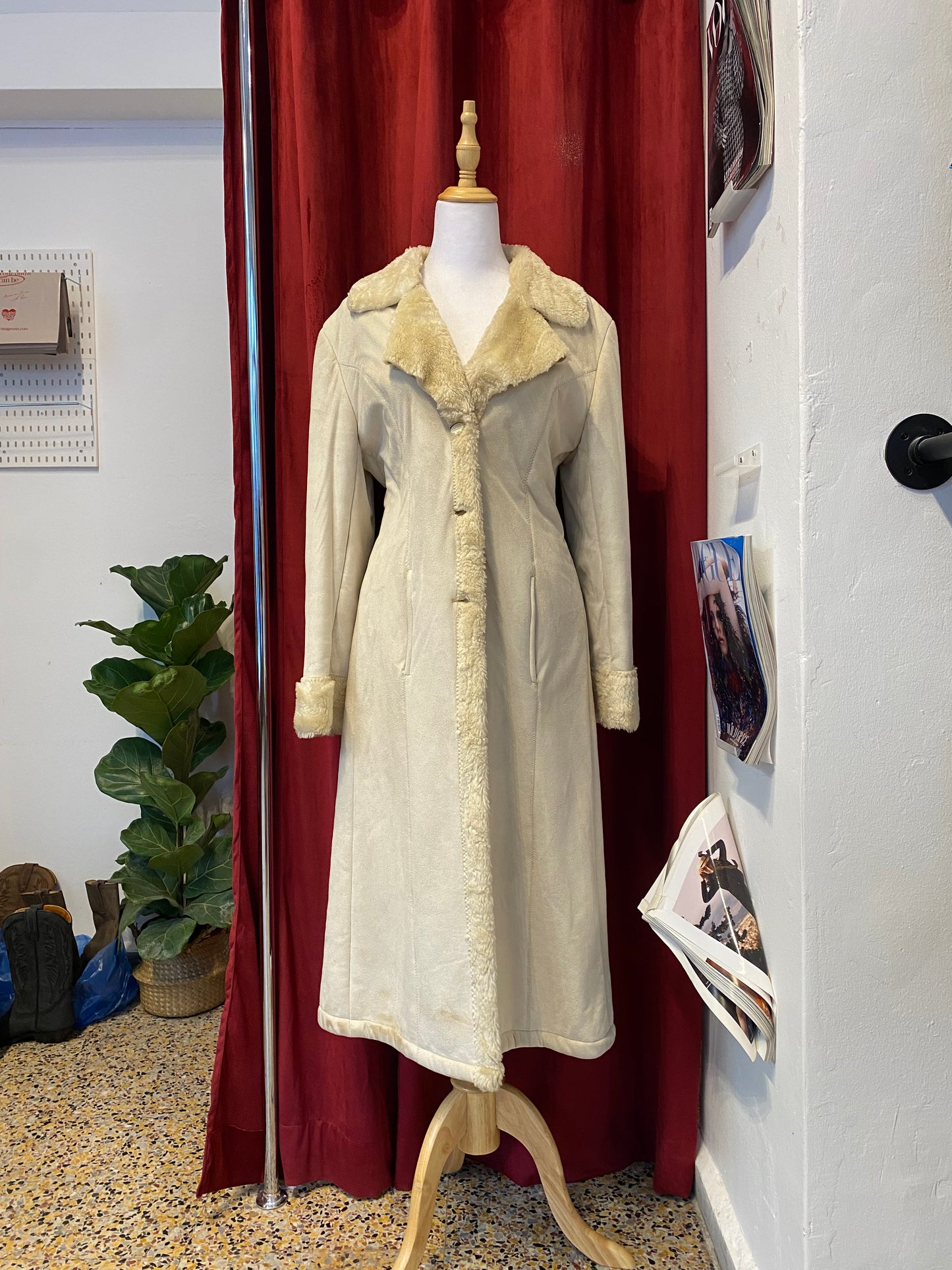 Long white winter coat with vegan fur