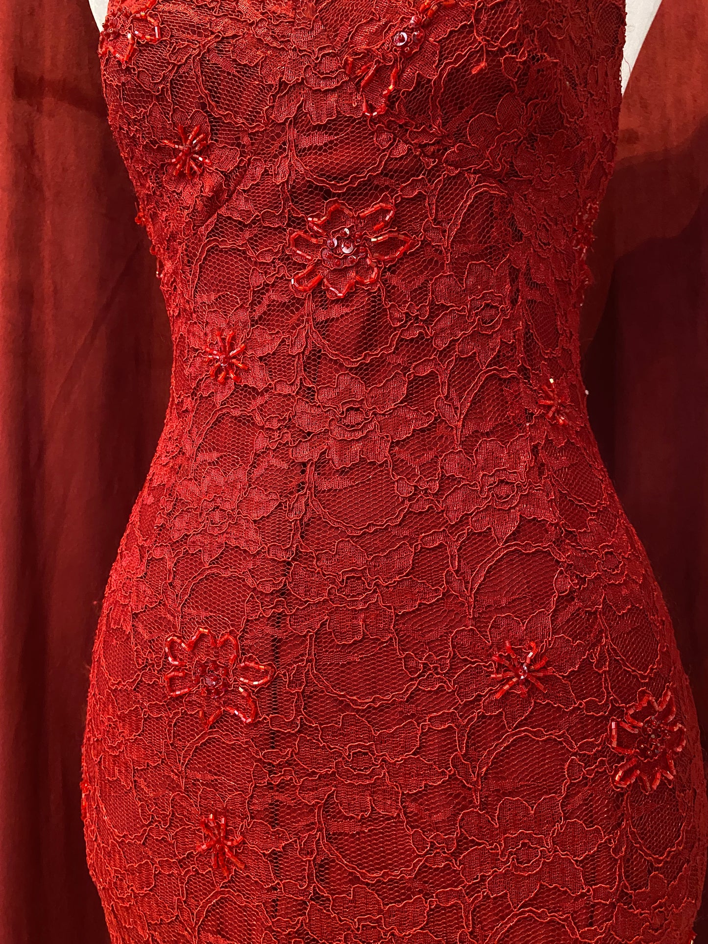 Red lace sequin bodycon dress 🌹