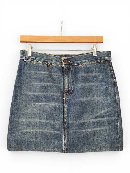 90s Levi’s longer mini skirt 🌊