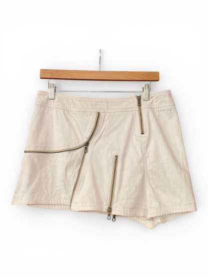 White mini skirt with zippers 🤍