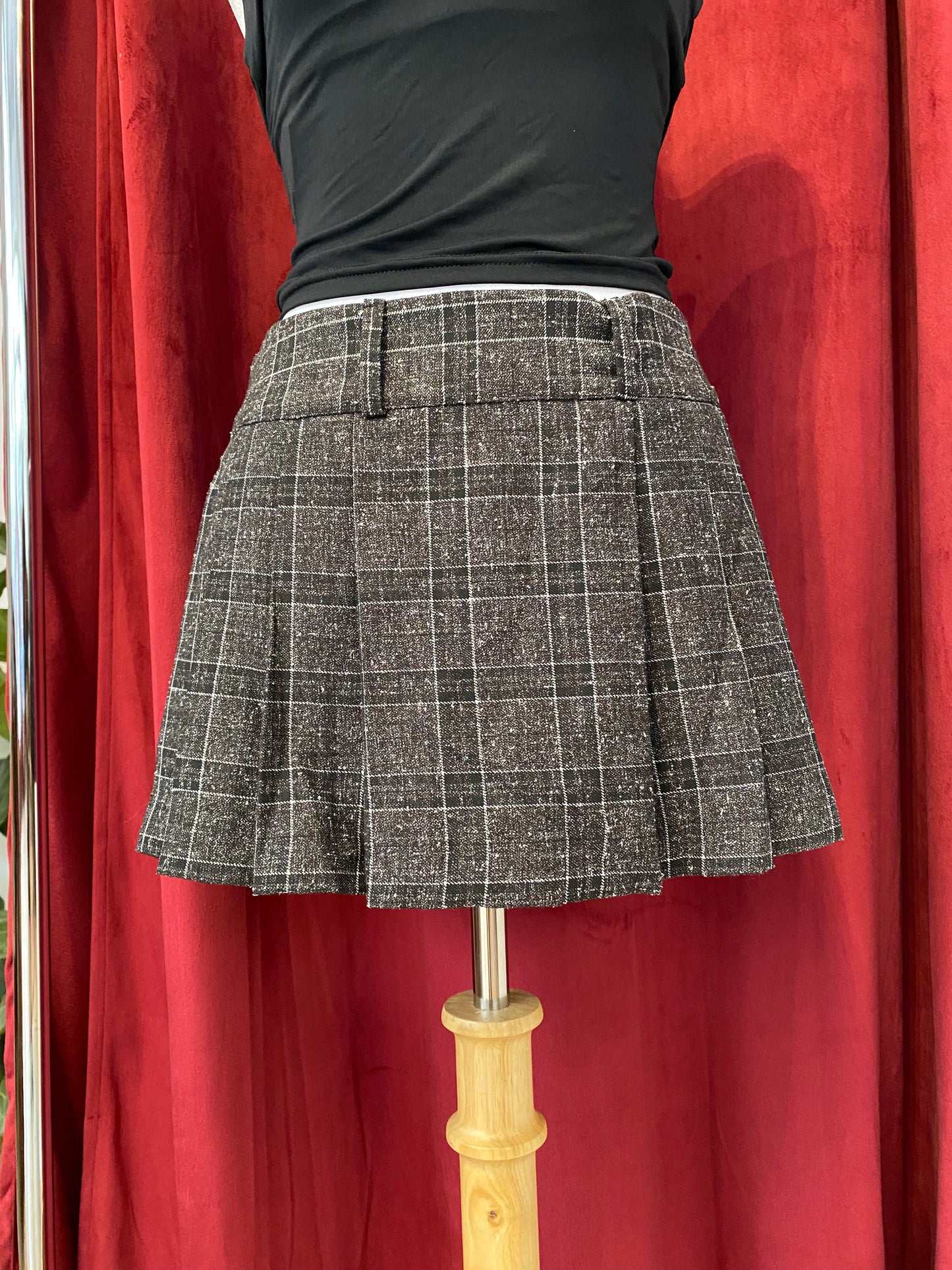 Mini pleated grey skirt
