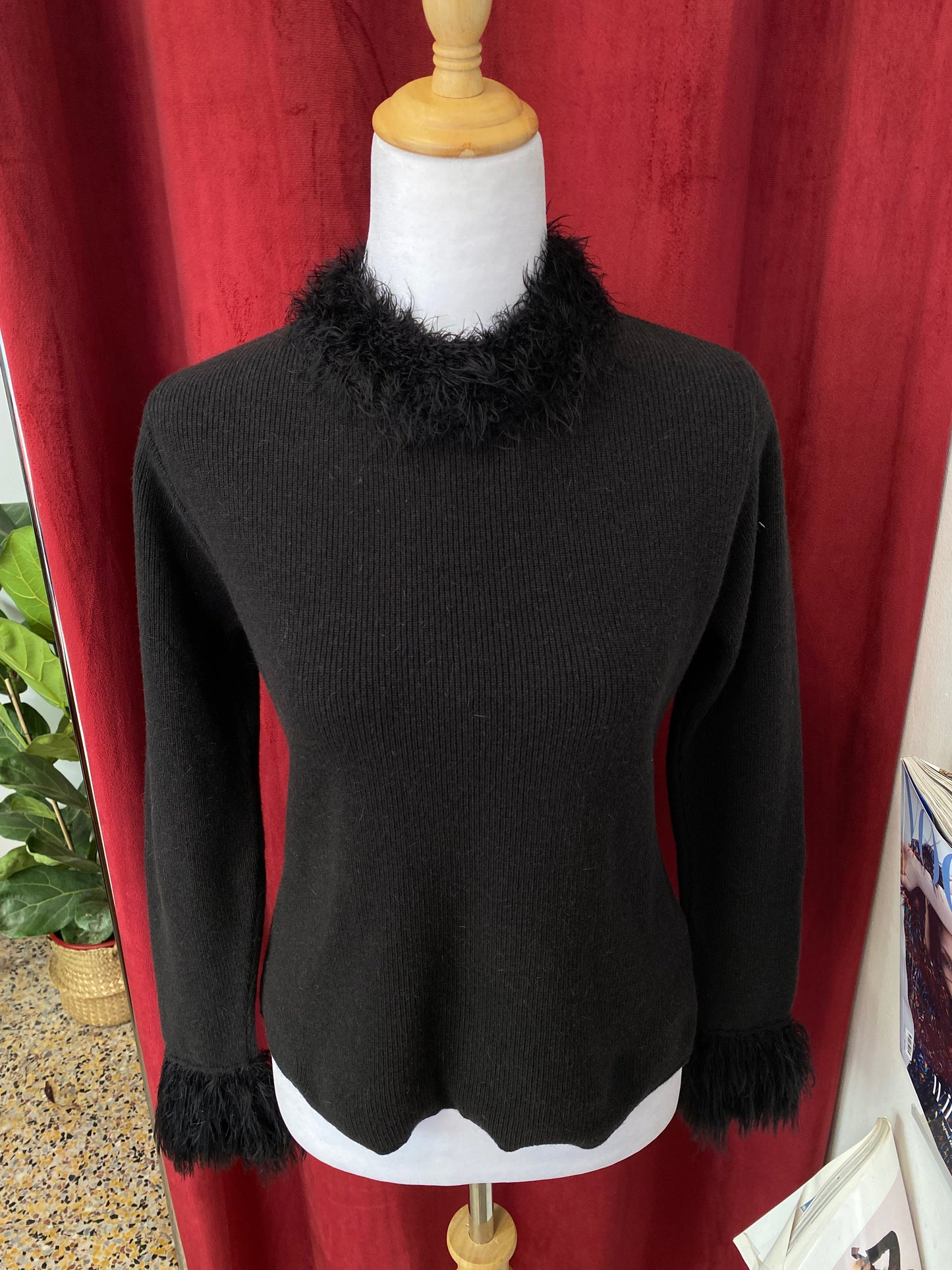 Black knitted top with fur details on collar and sleeves